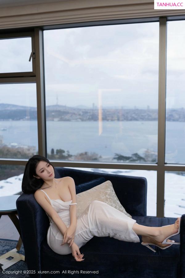 鱼子酱fish  [XiuRen]高清写真图 2025.01.17 No.9780 鱼子酱Fish 美腿性感第11张图片